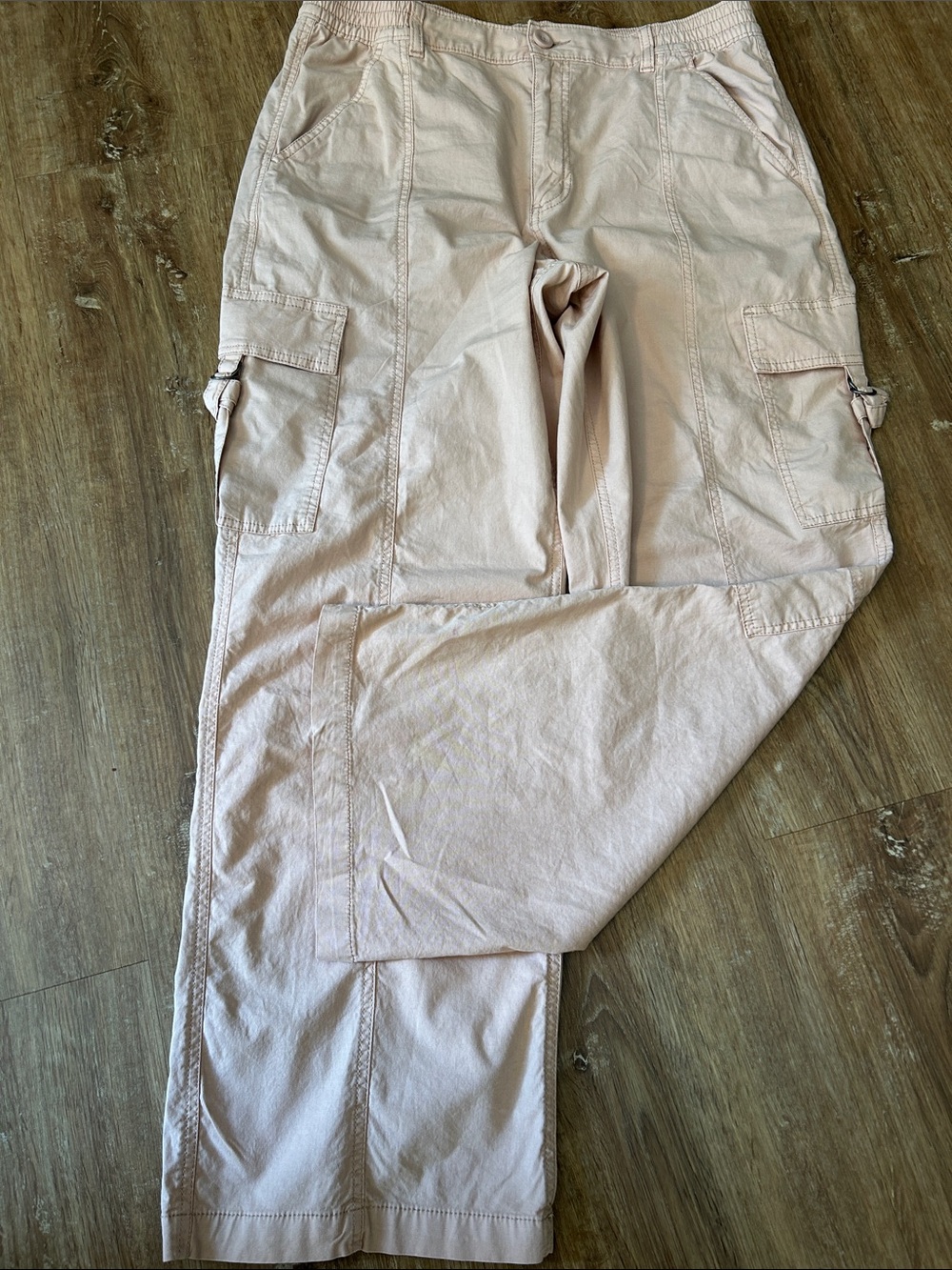Women’s Lightweight Cargo Pants in Light peachy/Pink